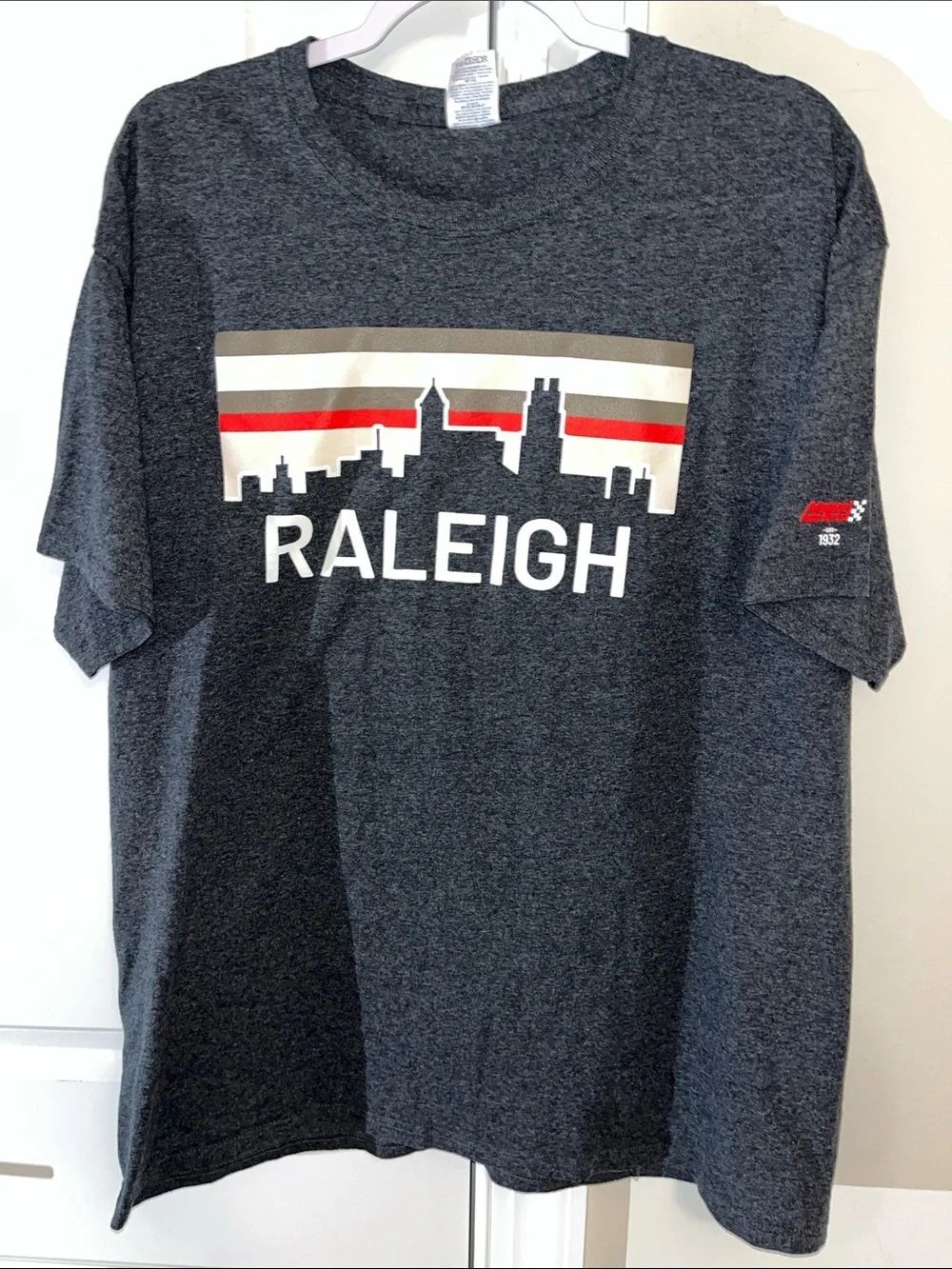 Gray Raleigh North Carolina skyline print Advance auto parts T shirt XL Men’s